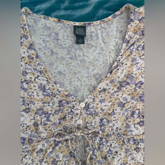 Wild fable ditsy floral flyaway top - Picture 2 of 4